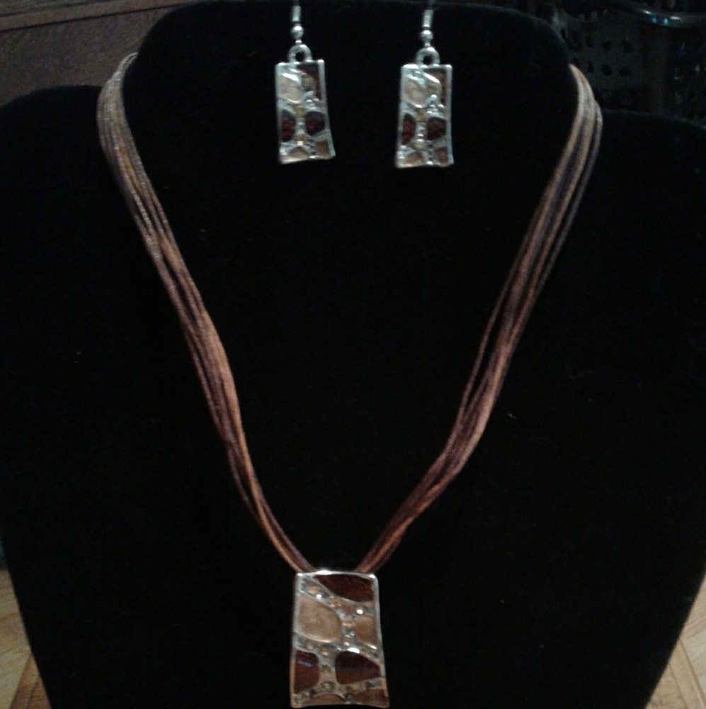 Necklace and Earring set